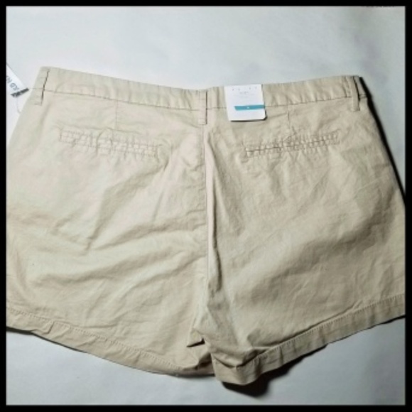 Old Navy Khaki Shorts, Sz.14, NWT - Picture 3 of 8